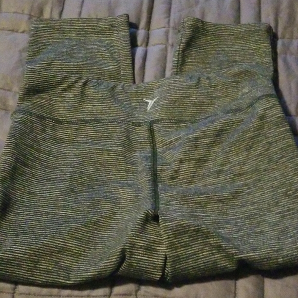 Girls 10/12 Old Navy Capri Active gray/black - Picture 3 of 4
